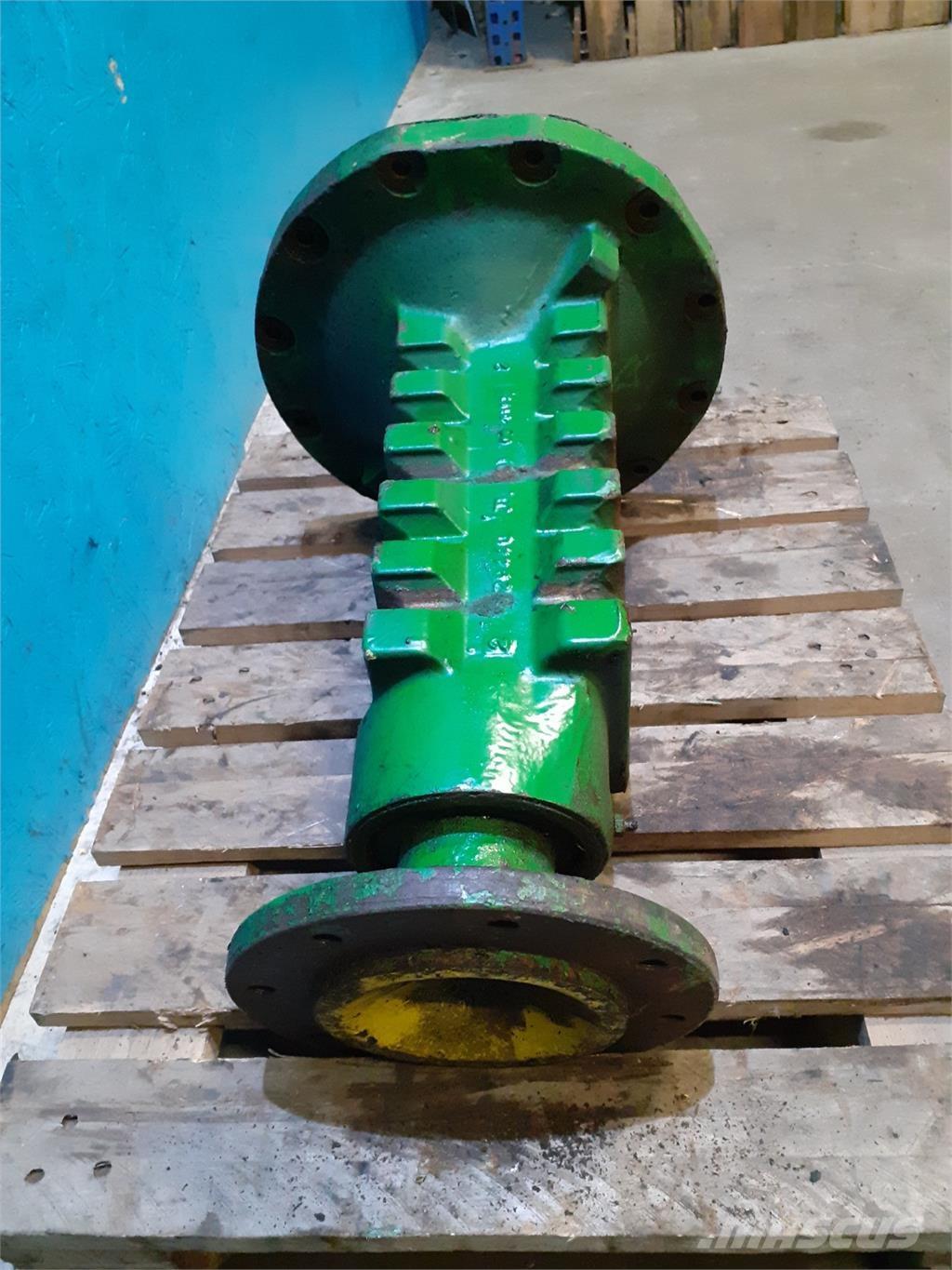 John Deere 2120 Навесное оборудование и запчасти