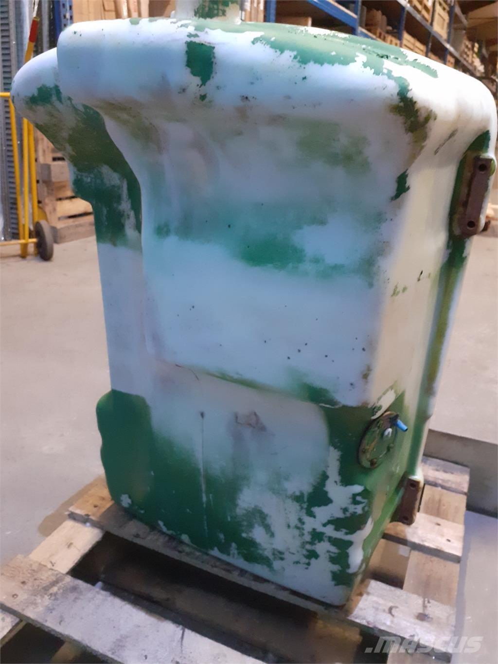 John Deere 2130 Навесное оборудование и запчасти
