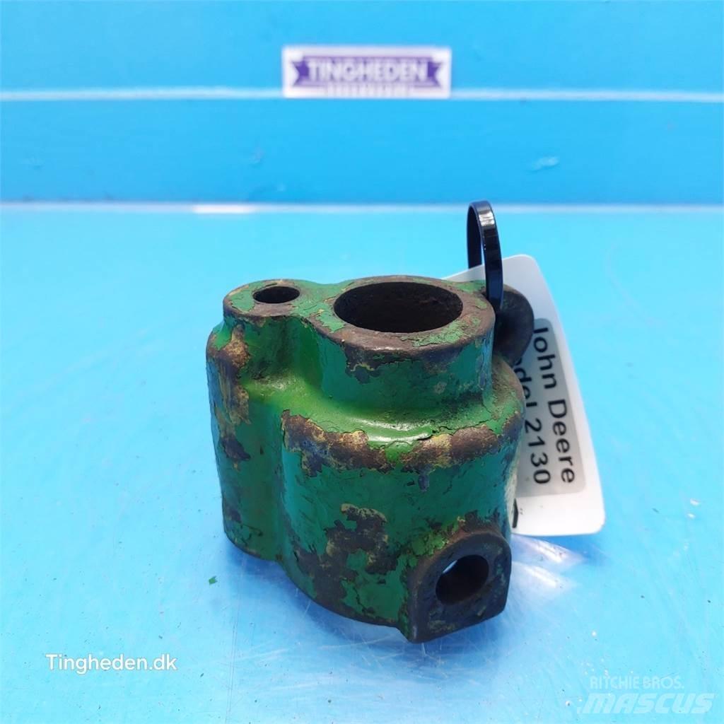 John Deere 2130 Навесное оборудование и запчасти