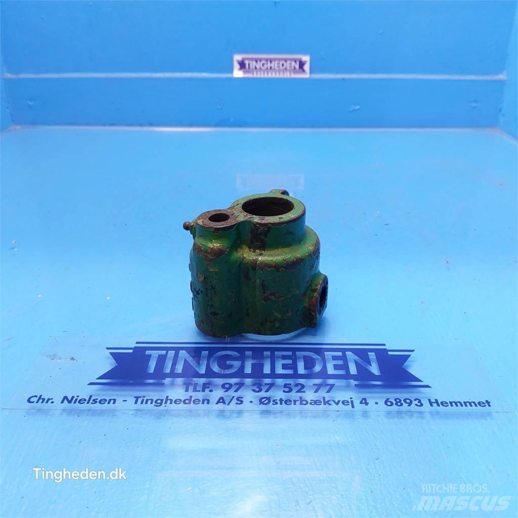 John Deere 2130 Навесное оборудование и запчасти