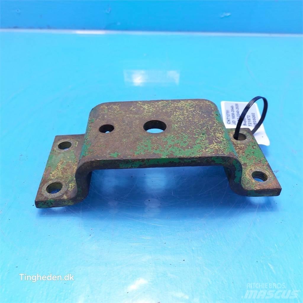 John Deere 2130 Навесное оборудование и запчасти