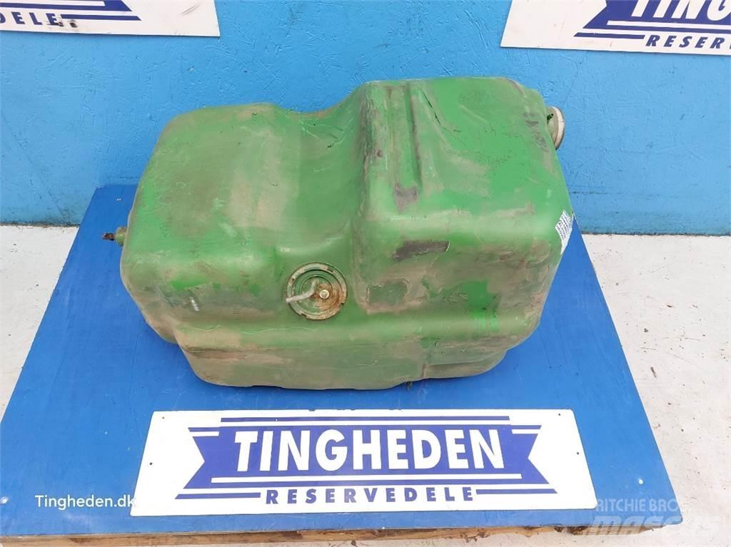 John Deere 2140 Навесное оборудование и запчасти