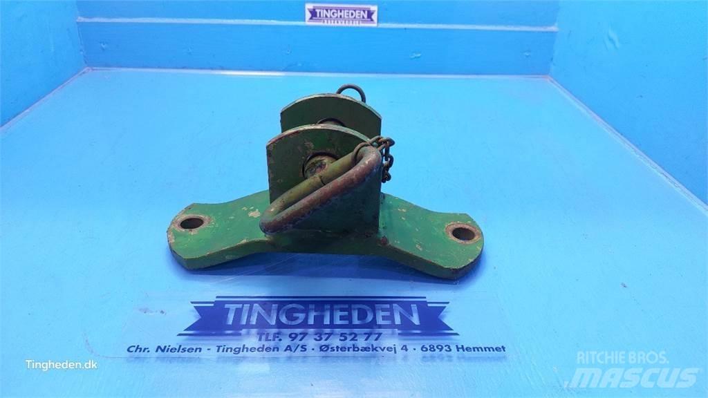 John Deere 2140 Навесное оборудование и запчасти