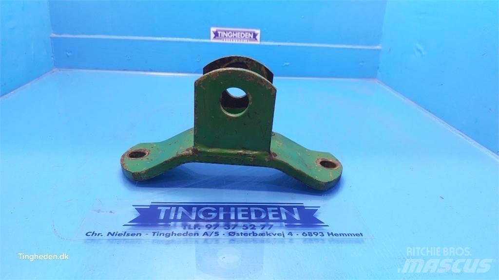 John Deere 2140 Навесное оборудование и запчасти