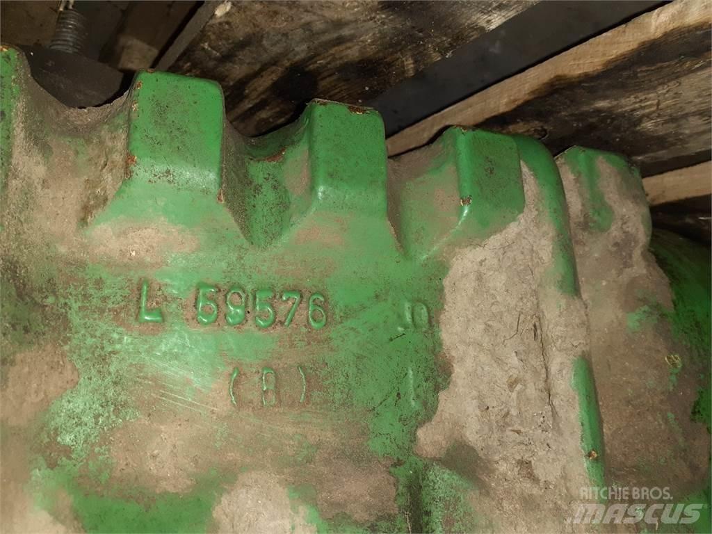 John Deere 2450 Навесное оборудование и запчасти