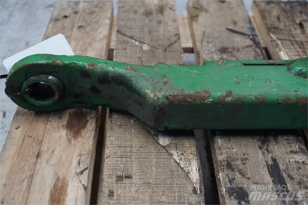John Deere 2450 Навесное оборудование и запчасти