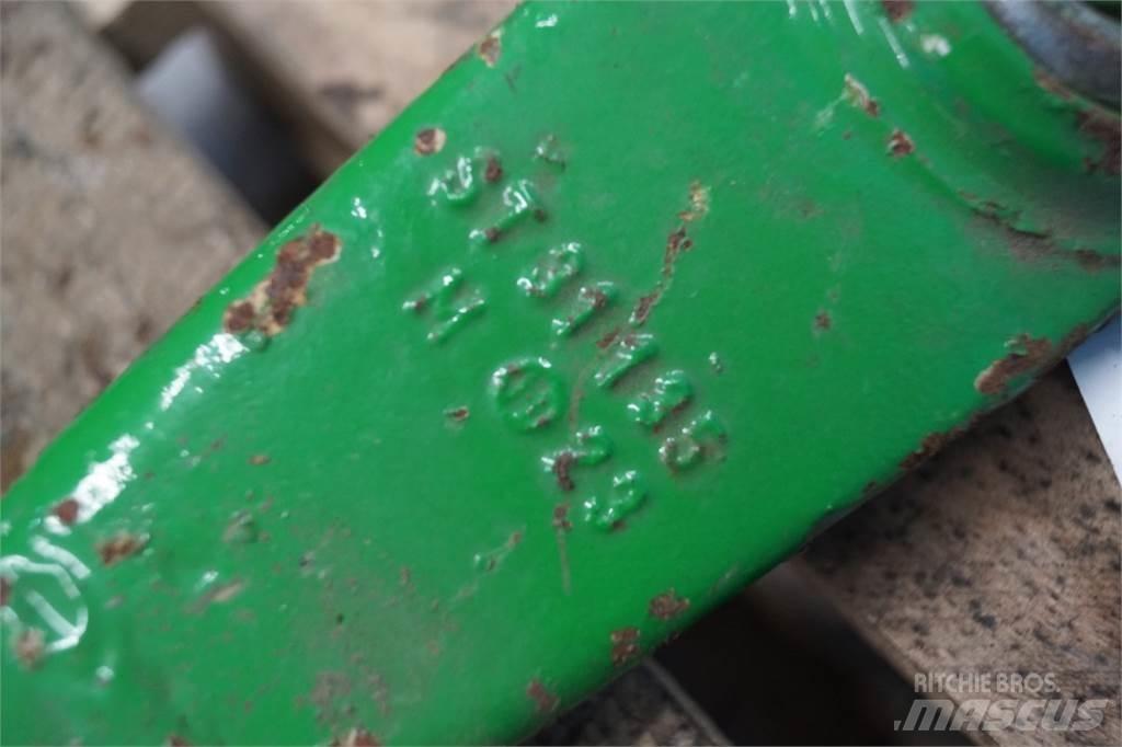 John Deere 2450 Навесное оборудование и запчасти