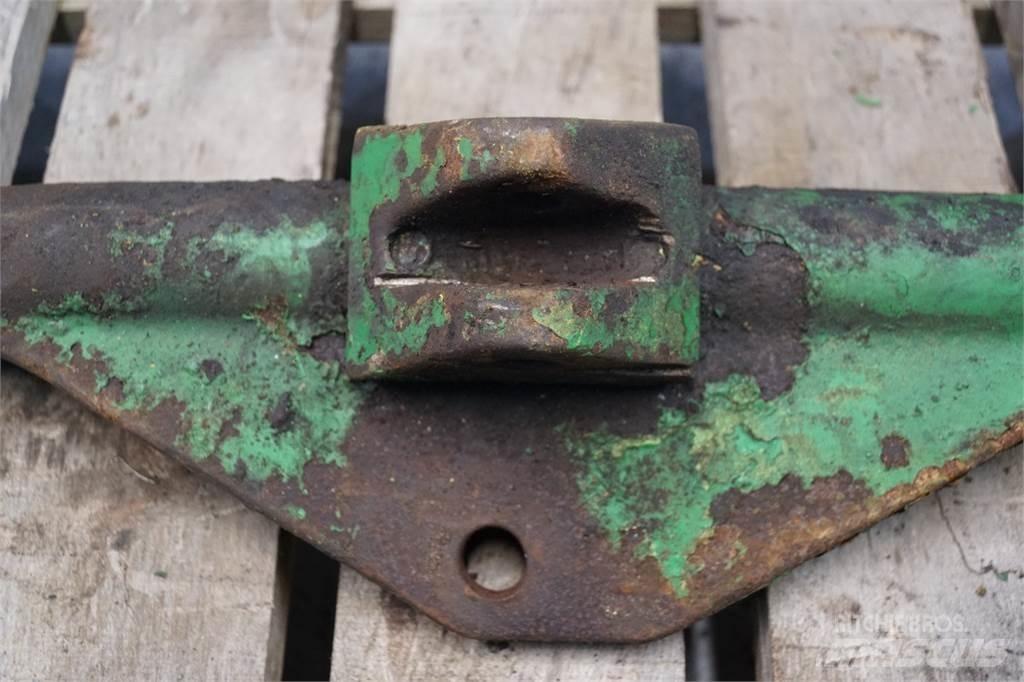 John Deere 2450 Навесное оборудование и запчасти