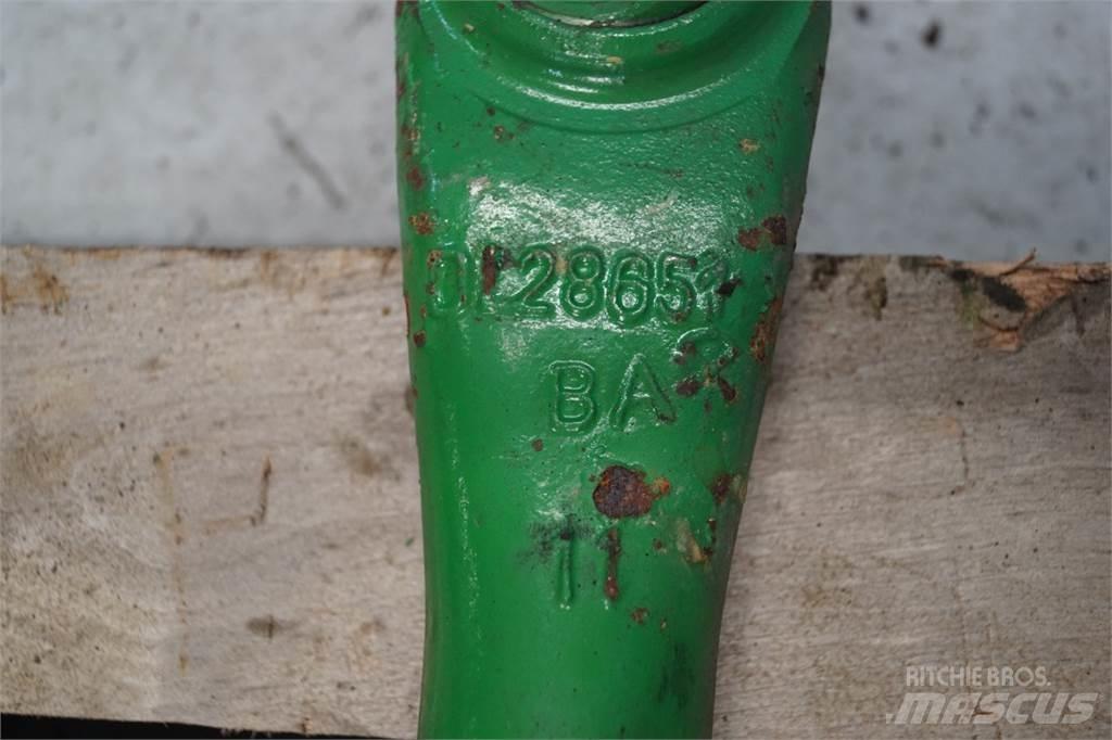 John Deere 2450 Навесное оборудование и запчасти