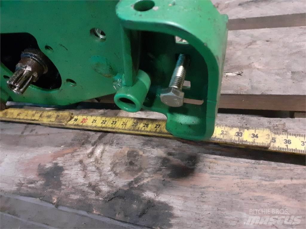 John Deere 2500 Газонокосилки-роботы