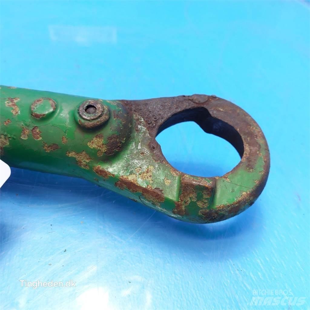 John Deere 2840 Навесное оборудование и запчасти