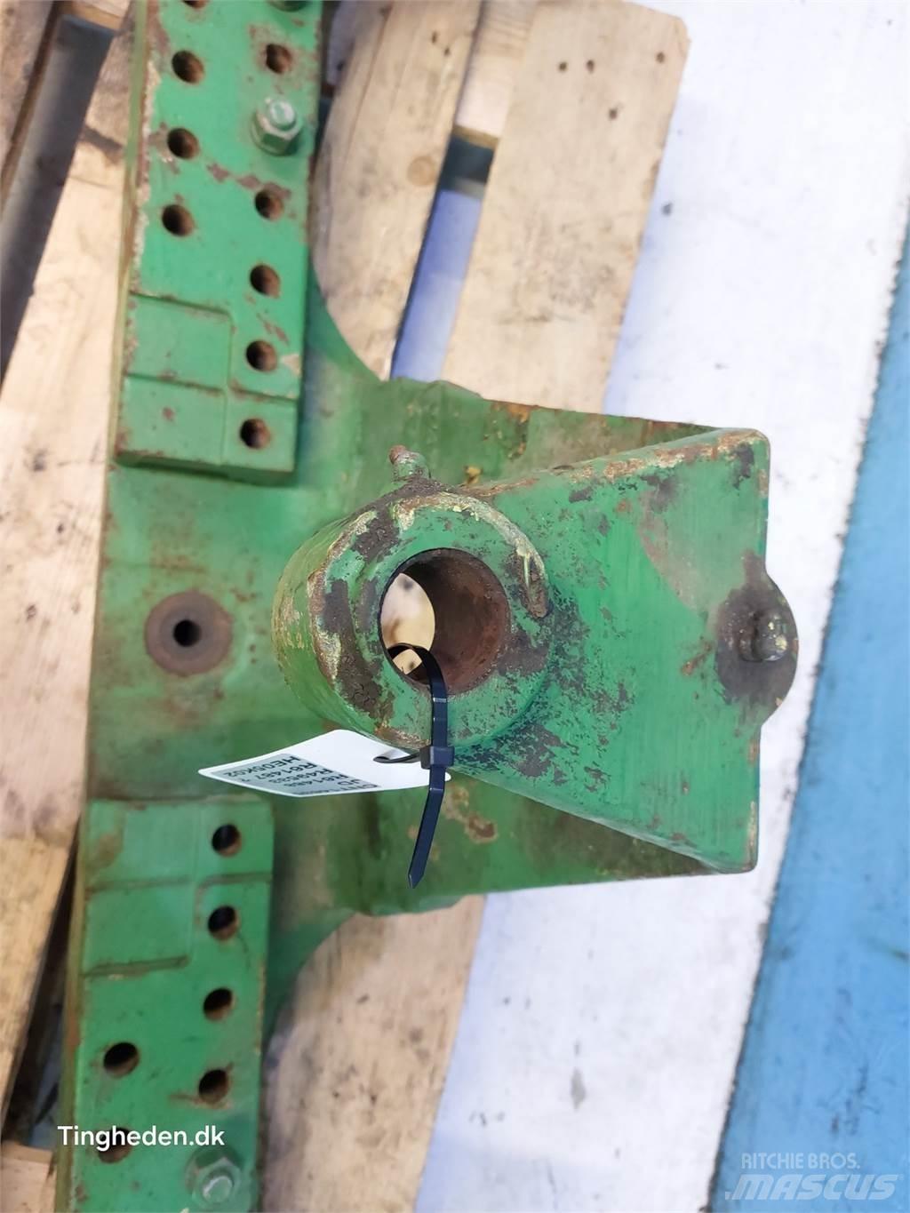 John Deere 2840 Навесное оборудование и запчасти