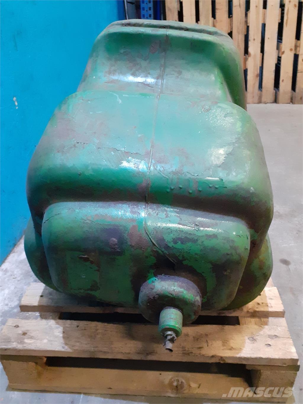 John Deere 2940 Навесное оборудование и запчасти