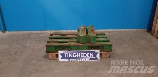 John Deere 3040 Передние весы