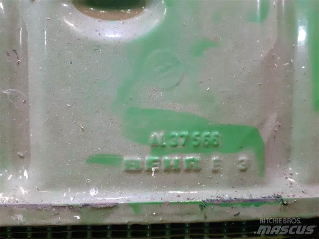 John Deere 3040 Радиаторы