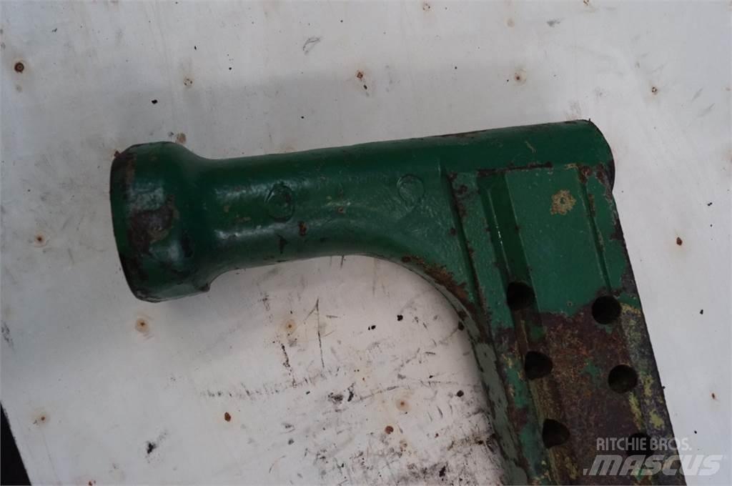 John Deere 3040 Навесное оборудование и запчасти