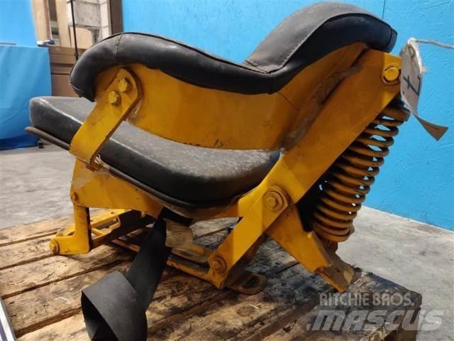 John Deere 310 Кабины
