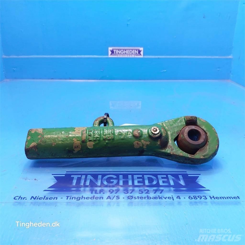 John Deere 3120 Навесное оборудование и запчасти