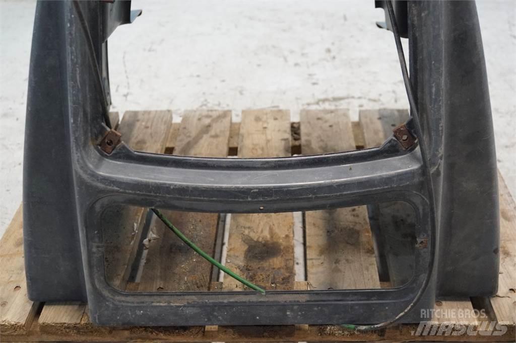 John Deere 3140 Кабины