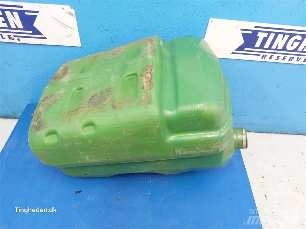 John Deere 3140 Навесное оборудование и запчасти