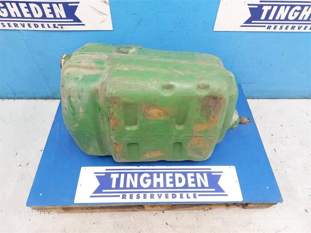 John Deere 3140 Навесное оборудование и запчасти