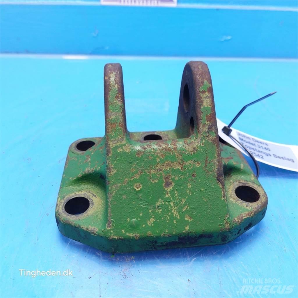 John Deere 3140 Навесное оборудование и запчасти