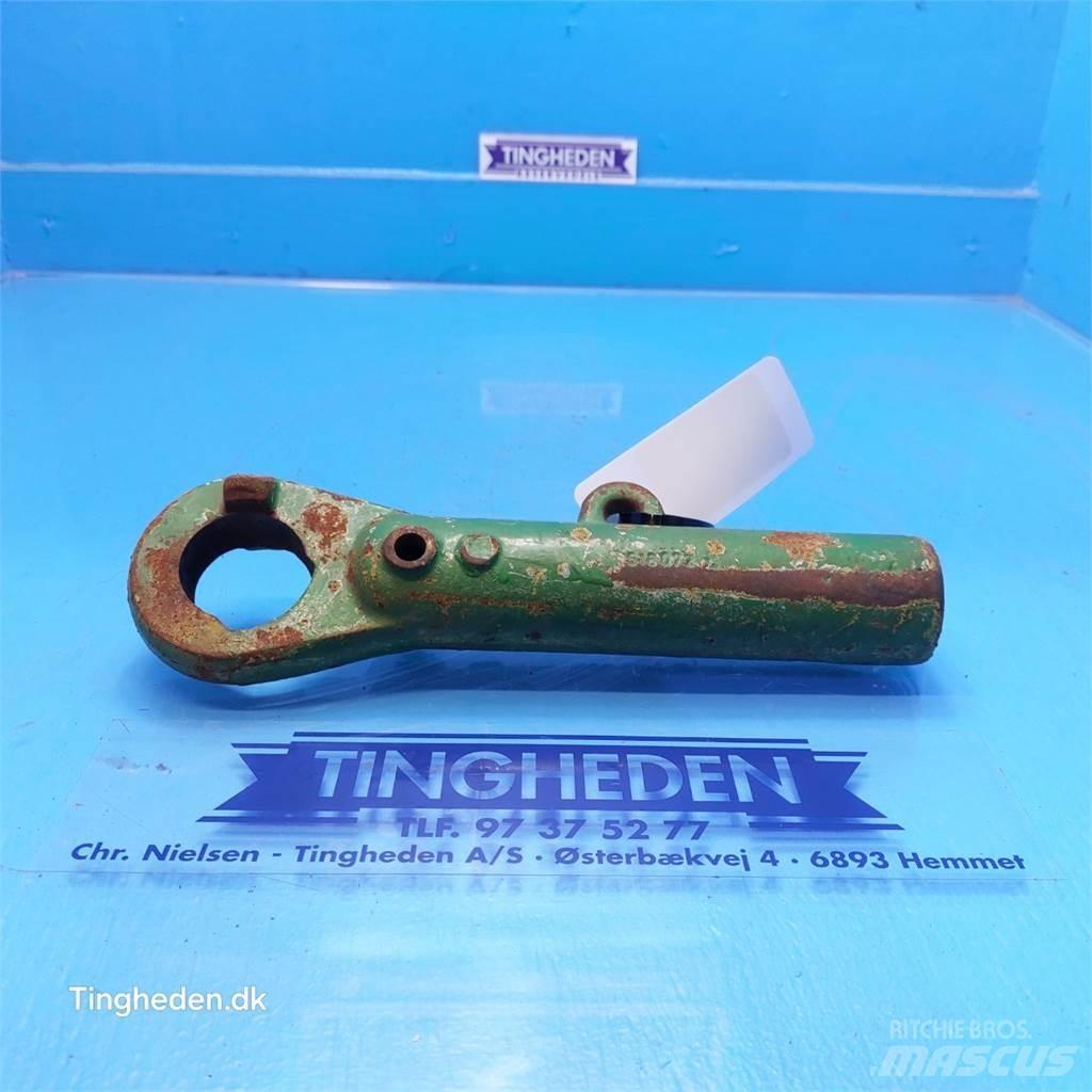 John Deere 3350 Навесное оборудование и запчасти