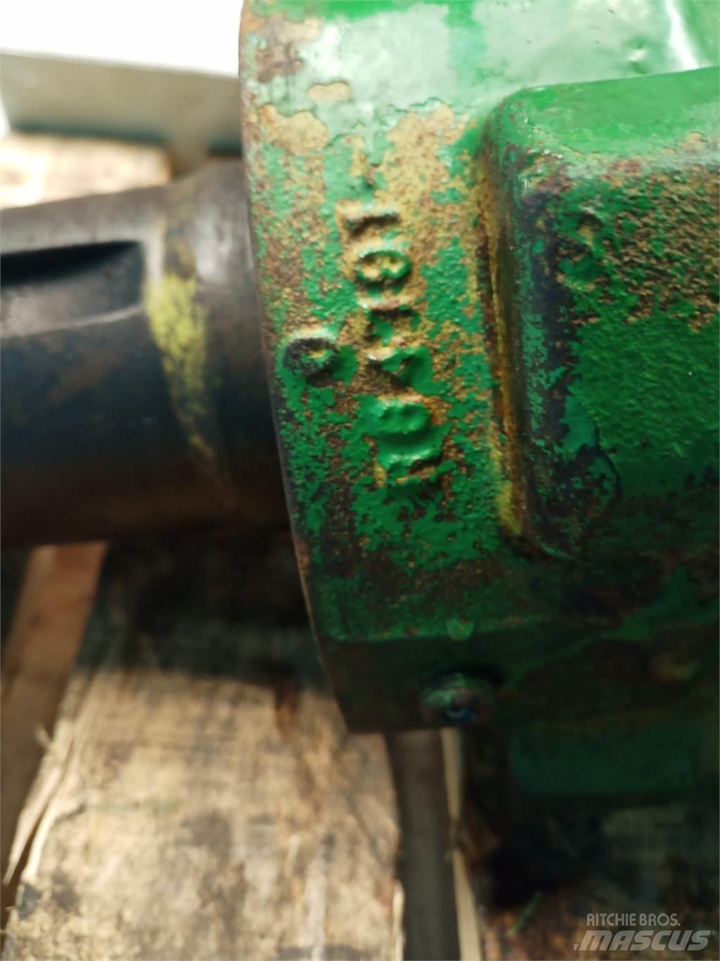 John Deere 4040 Навесное оборудование и запчасти