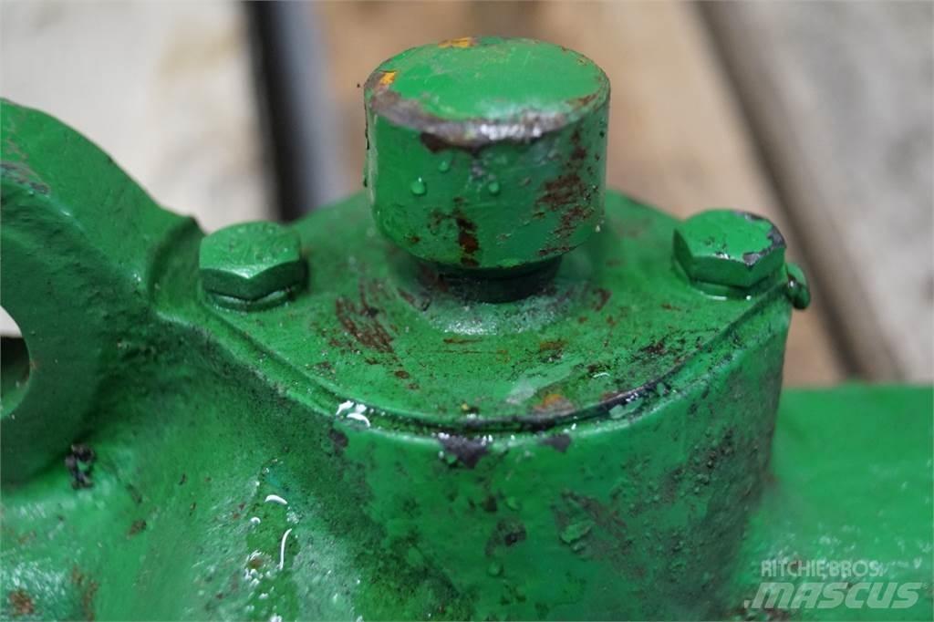 John Deere 4040 Навесное оборудование и запчасти