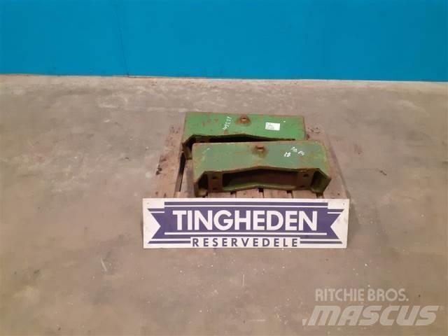 John Deere 4240 Передние весы