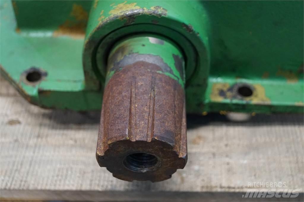 John Deere 4240 Навесное оборудование и запчасти