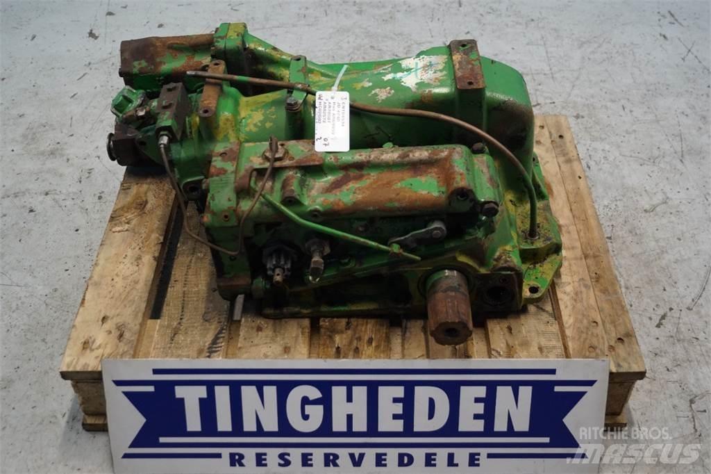 John Deere 4240 Навесное оборудование и запчасти