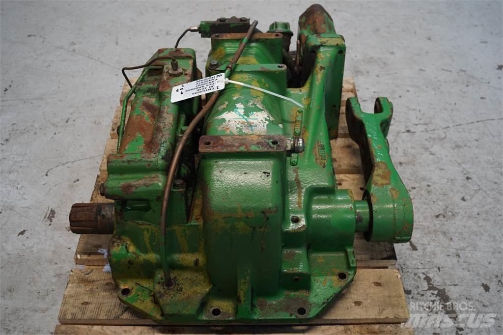 John Deere 4240 Навесное оборудование и запчасти