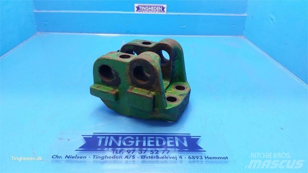 John Deere 4255 Навесное оборудование и запчасти