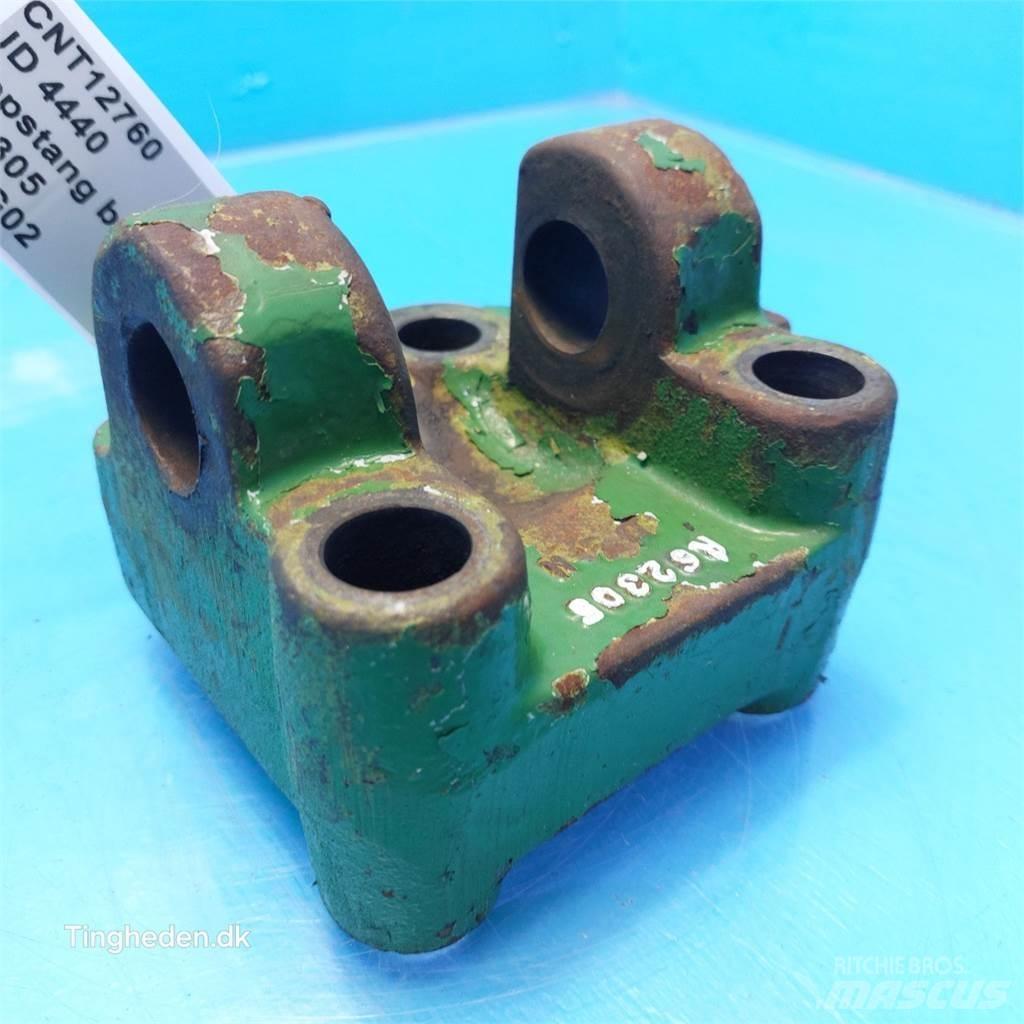John Deere 4440 Навесное оборудование и запчасти