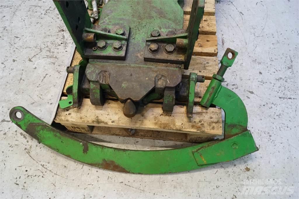 John Deere 4450 Навесное оборудование и запчасти