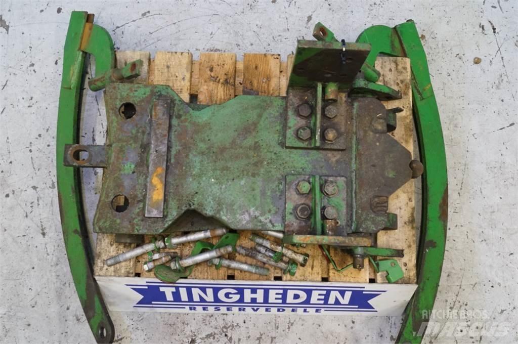 John Deere 4450 Навесное оборудование и запчасти