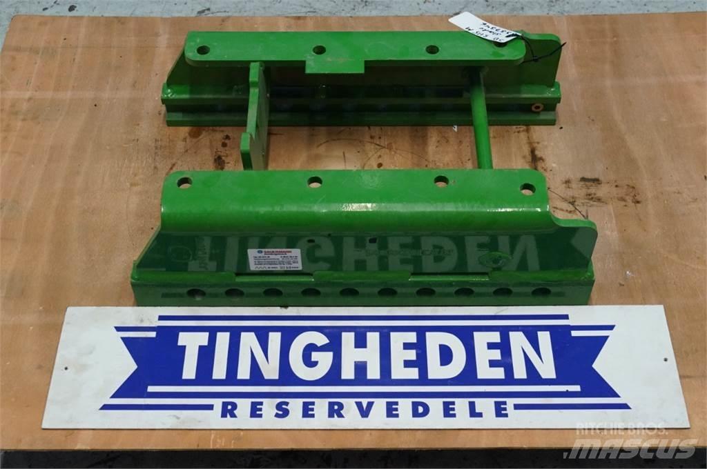 John Deere 5115M Навесное оборудование и запчасти