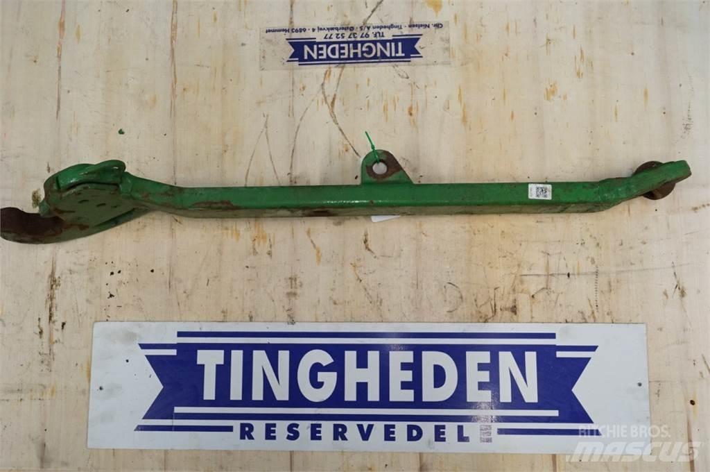 John Deere 5115R Навесное оборудование и запчасти