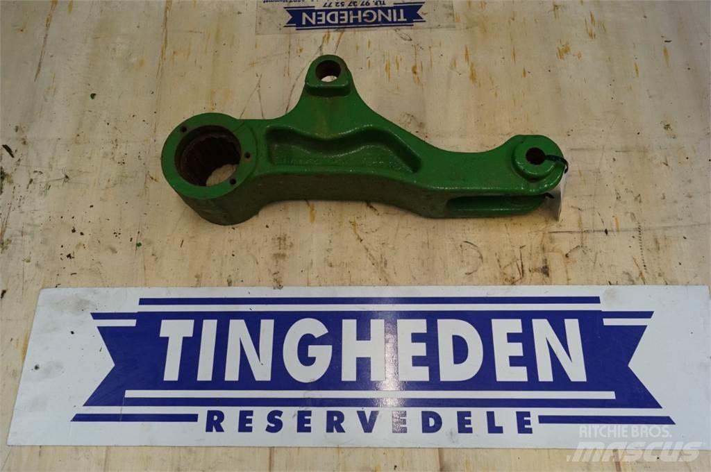 John Deere 5115R Навесное оборудование и запчасти