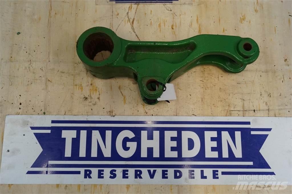 John Deere 5115R Навесное оборудование и запчасти