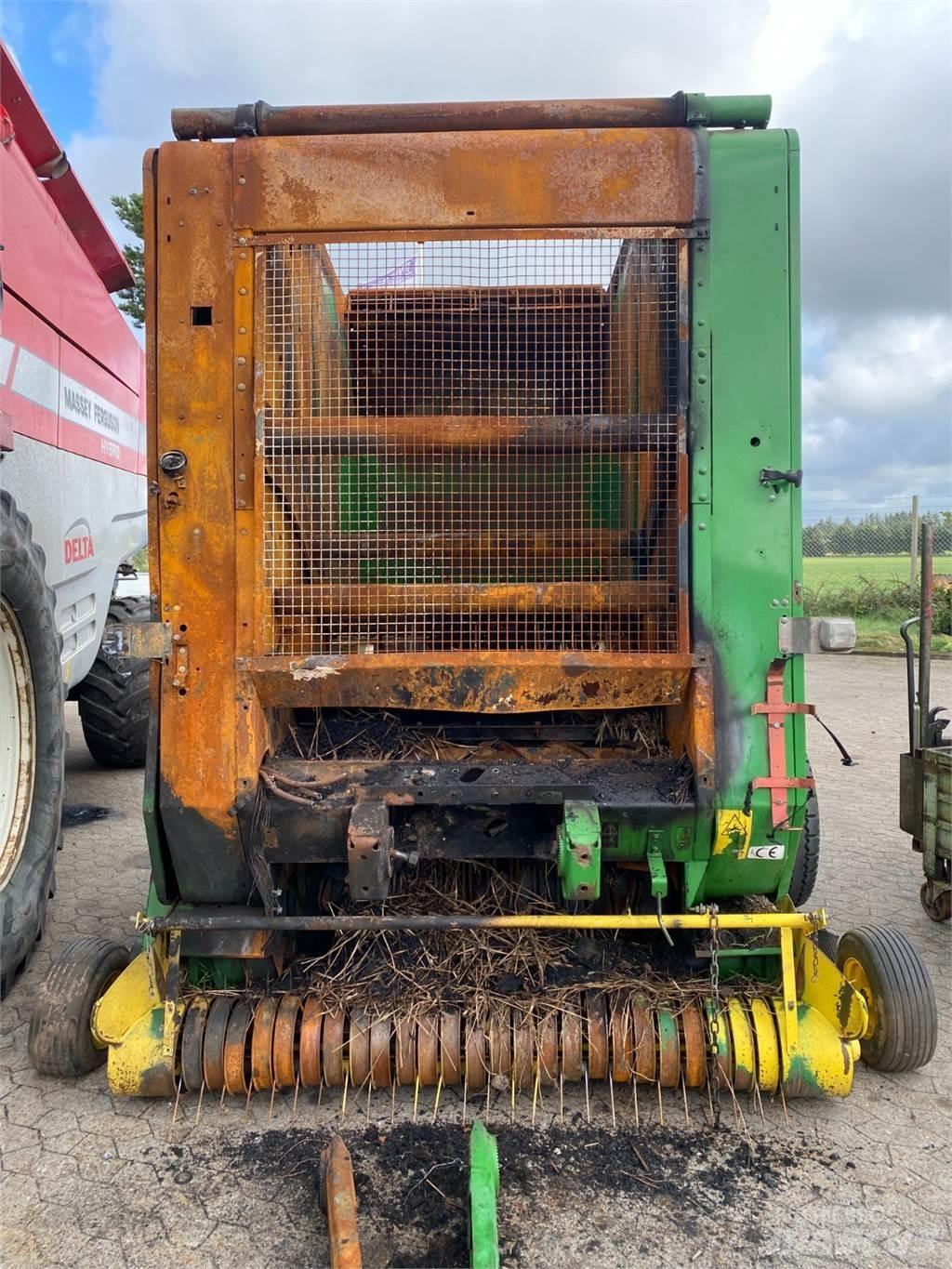 John Deere 590 Рулонные пресс-подборщики