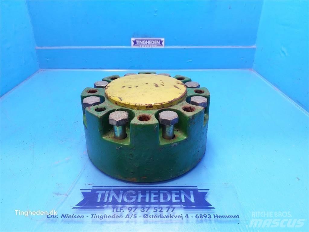 John Deere 6110 Навесное оборудование и запчасти