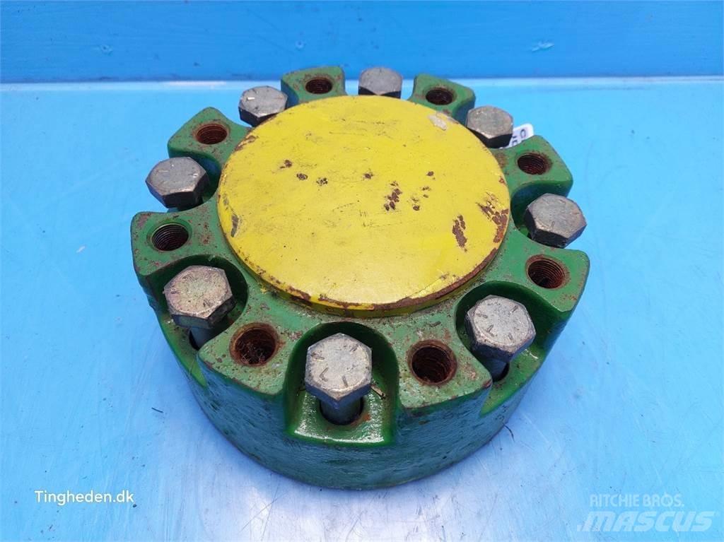 John Deere 6110 Навесное оборудование и запчасти