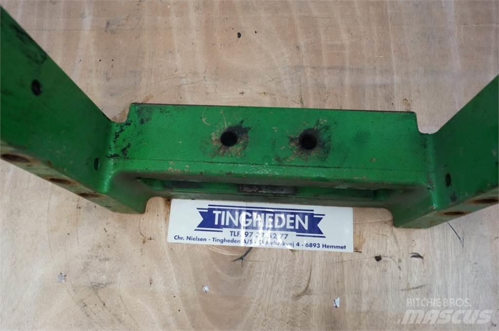 John Deere 7230R Навесное оборудование и запчасти