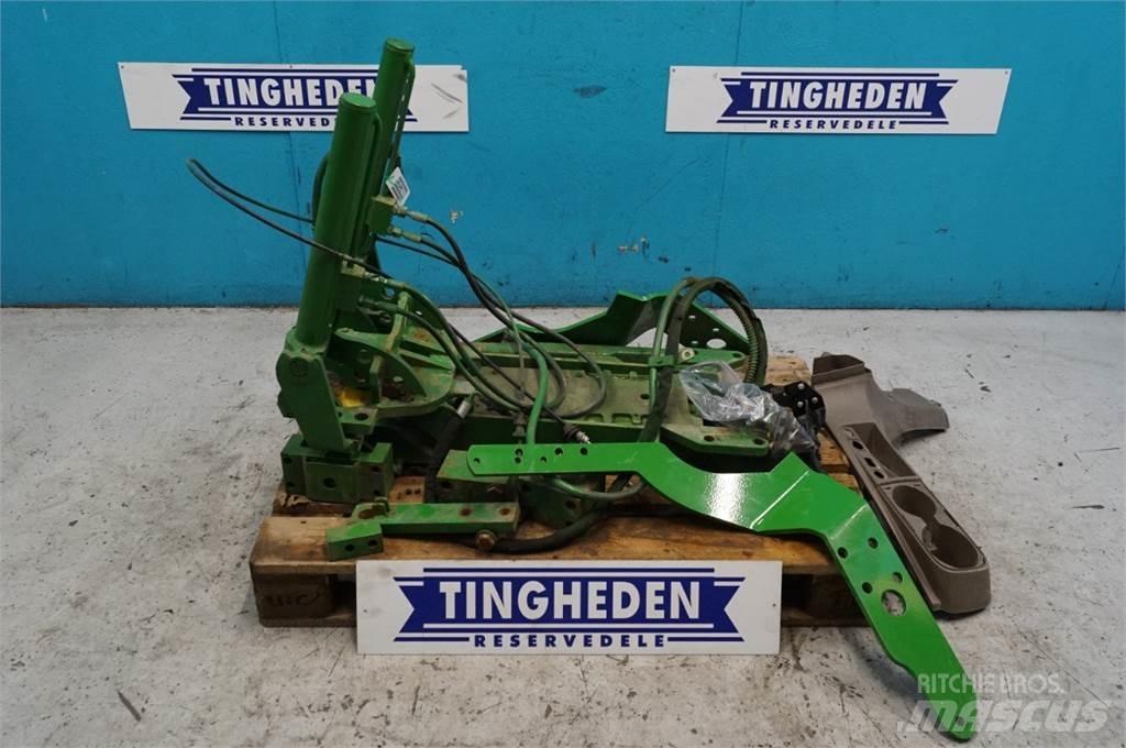 John Deere 8235R Навесное оборудование и запчасти