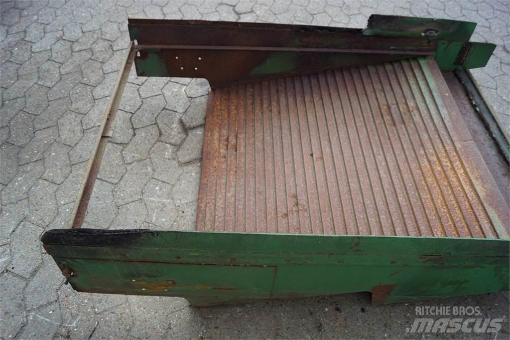 John Deere 952 Пескоразбрасыватели