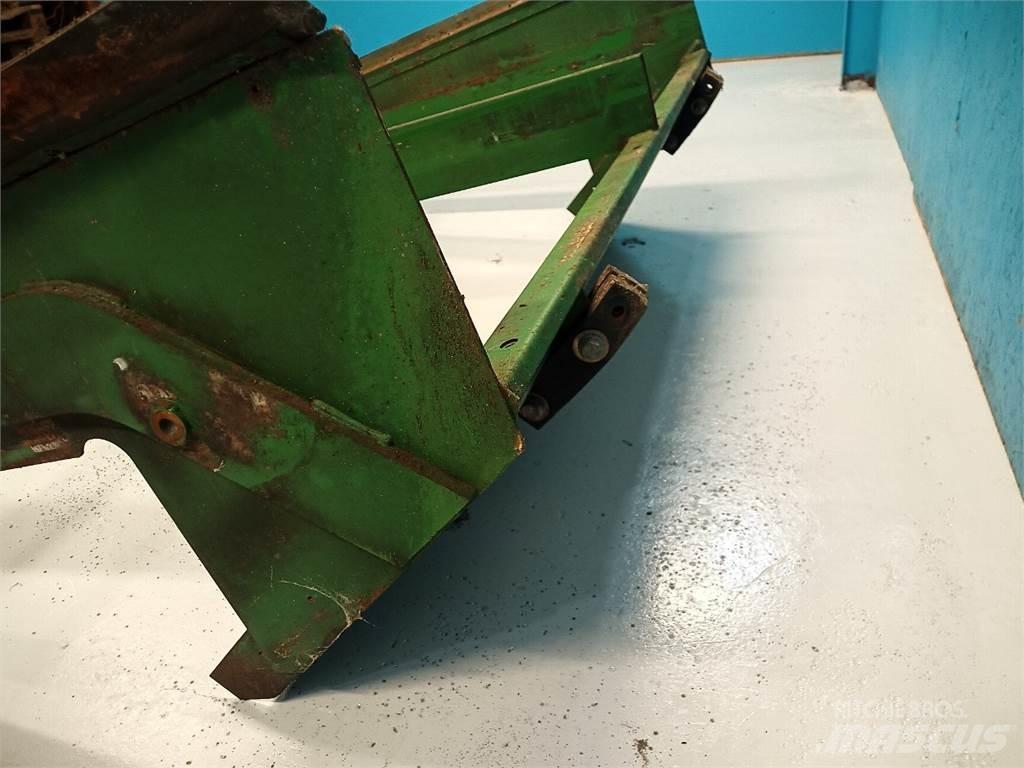 John Deere 9540 Пескоразбрасыватели