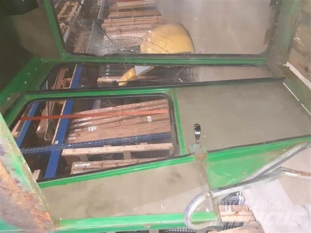 John Deere 955 Кабины