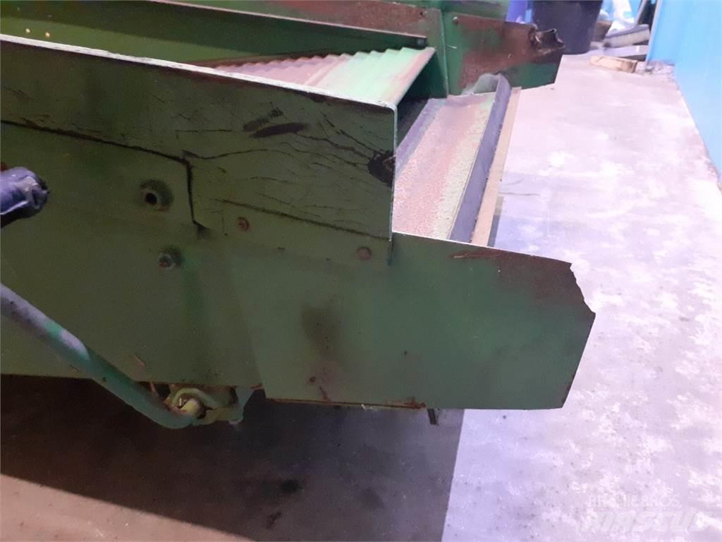 John Deere 955 Пескоразбрасыватели